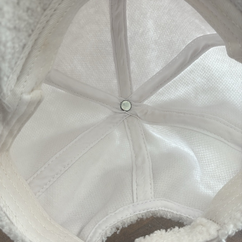 Boys Lie Sherpa Trucker Hat White NWT - Purchased at Urban Outfitters - Picture 4 of 4